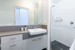Awesome, modern, open-plan 3rd floor (with lift) unit with stunning water views. - Image 4