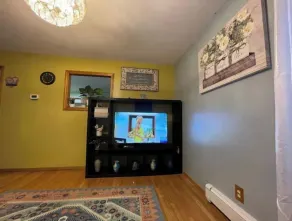 Cheerful 2-Bedroom Home With On Premises Parking - Image 2