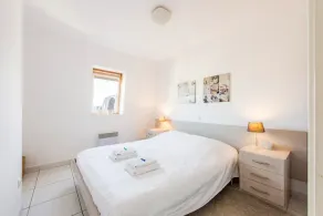 Modern Apartment with Terrace & public Pool - Image 4