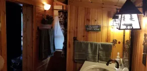 Rustik Log Cabin med Pontoon, Bunk House och Hot Tub på Beautiful Woman Lake - Image 4