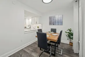Chefs Kitchen, King Beds, Smart TVs. Close to downtown! Dead End Street - Image 5