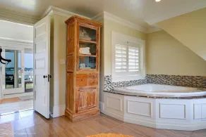 Perfect Newport Beach Getaway-Steps to Beach_Ocean Views_Very close to Downtown - Image 5