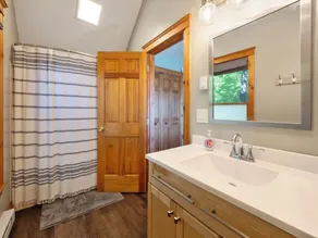 Burt Lake Waterfront Cottage - Image 4