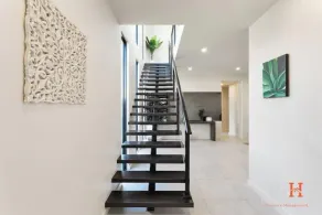Luxurious Home Close to The Beach - Image 2