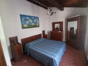 Pace e tranquillità abitano qui: casa colonica immersa nel verde. - Image 4