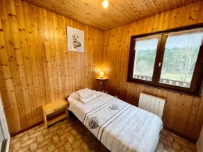 Chalet cosy en bordure de forêt avec wifi, terrasse et équipements complets à Rochesson - Image 3