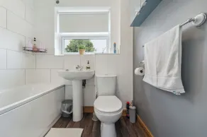 Spacious Home - Sleeps 10 - Free Parking - Pets - Image 3