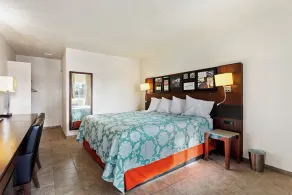 Temple View Inn - Image 5