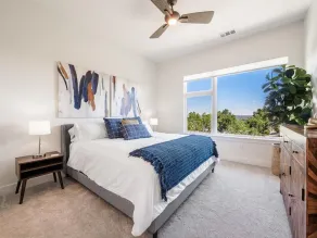 Fully furnished luxury top floor condo across from Regis University - Image 4