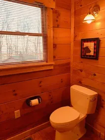 BEAR FEET RETREAT, 100 MILE VIEWS, HOT TUB, 4 BEDROOMS, sleeping loft SLEEPS 22 - Image 3