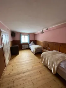 Historic farmhouse for exclusive use by up to 8 people 4 bedrooms 2 bathrooms - Image 5