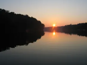 Stuga / Fritidshus i skogen på privat sjö Nära till Louisville, Ky - Image 4