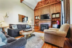 Impressive Queen suite, 2 person Jet tub, downtown - Image 3
