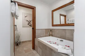 CRBC: True Ski In/Out, Snow Cloud, 2 Master Suites, Hot Tubs, walk to Ritz Pool - Image 4