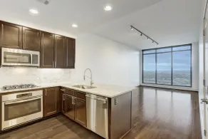 5 Star Luxury King Suite Apartment With Downtown View - Image 2