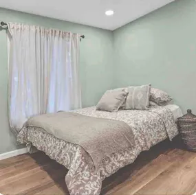 Hudson Valley Hilltop Escape w/Hot Tub, 5private acres, near wine trail, orchard - Image 5