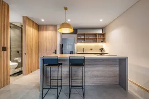 uxury 1BR Apt with private Balcony & Jacuzzi - Image 4