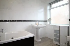 Whitley Bay - Sleeps 6 - Parking - Fast Wifi - Dogs Welcome - Image 5