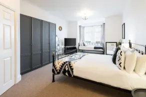 Host & Stay - Regency Mansions Apartment - Image 5
