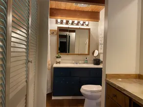WATERFRONT GETAWAY - Hot Tub - Walk to Restaurants, Coffee Shops & More! - Image 3