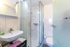 House with jacuzzi, for 2-4 people, pets allowed - Image 2