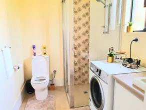 Luxurious & Stylish home - 10 Mins from Freemantle & Fiona S. Hosp & Murdoch Uni - Image 3
