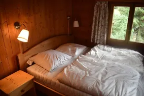 Individual chalet in Zinal - 1 bedroom with a double bed (160x190) - 1 bedroom with 2 beds - living - Image 4