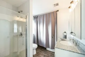 Charming 2-br Home, 4 Blocks To The Boardwalk 2 Bedroom Home - Image 3