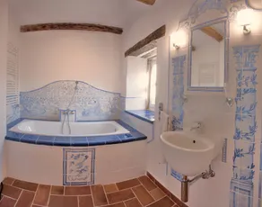 Historic farmhouse amidst Istrian vineyards - Image 4