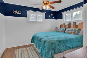Lakefront 3-bedroom cottage with private dock & amazing sunset view - Image 4