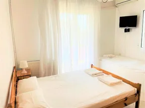 Achinora Potos Triple Room With Balcony - Image 2
