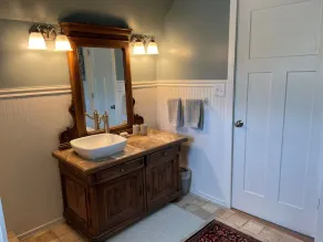 Country Cottage Apartment - Entire 2nd Floor (UPS District - N Tacoma) - Image 2