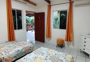 WHOLE HOUSE RENTAL for groups of 4-8 people, less than1 minute walk to the beach - Image 5