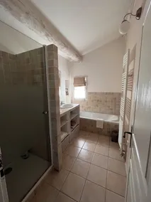 Ved foden af ​​Luberon, smukke provencalsk hus og udsigt over Luberon - Image 3