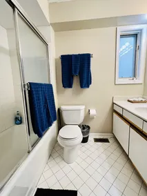 Incroyable 3 br dans la vieille ville avec parking, Walk Score 96, quelle trouvaille! - Image 3
