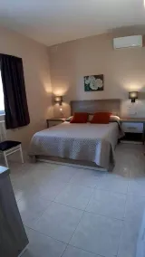 Excellent Villa Apt accommodation in a superb location with Pool, AC/ WI Fi. - Image 3