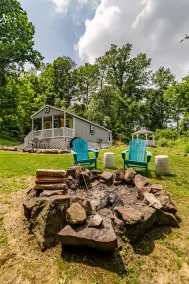 Apple Blossom Cottage Of Gettysburg.  Hot Tub is an Add on Fee - Image 4