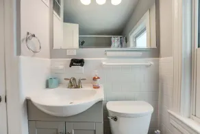Crab Shack in Town-Walk to beach and restaurants-Sleeps 6 - Image 3