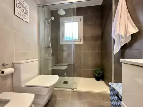 Very Cosy Townhouse 5 Minutes Walking to the Beach - Image 2