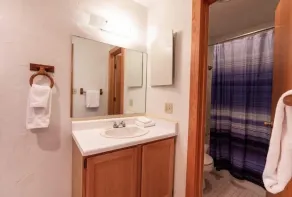 Sizeable Condo Free WiFi & Uncovered Parking - Image 4