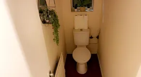 Impeccable 1-Bed, Sleeps 2, Free Parking - Image 4