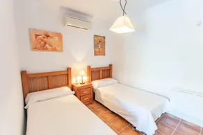 Villa 'Cortijo De La Abuela' with Mountain View, Wi-Fi and Air Conditioning - Image 4