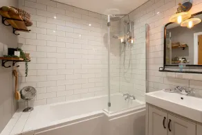 Bron Wendon: Seaside 3-Bed Home in Cemaes Bay | Managed by Anglesey Holiday Lettings - Image 2