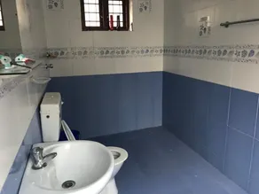 4000 sq ft spacious lexuary house - Image 4