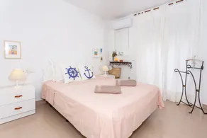 Apartamento 'Vista Faváritx' con piscina compartida, Wi-Fi y aire acondicionado - Image 4