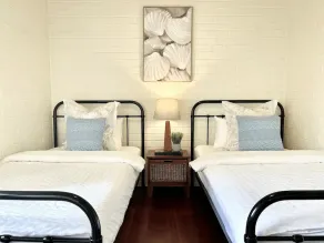 Beautiful 2 Bedrooms w Kitchen & Carpark 🌹 - Image 5