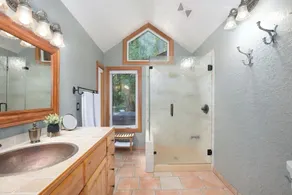 Tariff Discount: Romantic Retreat w/ Spa - Image 3