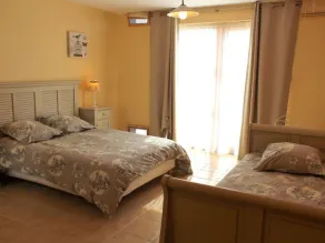 Family eco-cottage with garden, near hiking trail - Image 4