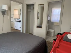 Comforts of Home-Cabin 10 - Image 3