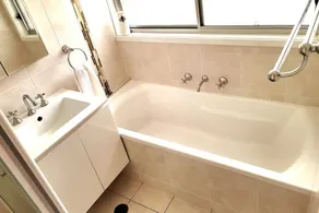 Nepean Hospital 3BR pet-friendly home + parking - Image 3